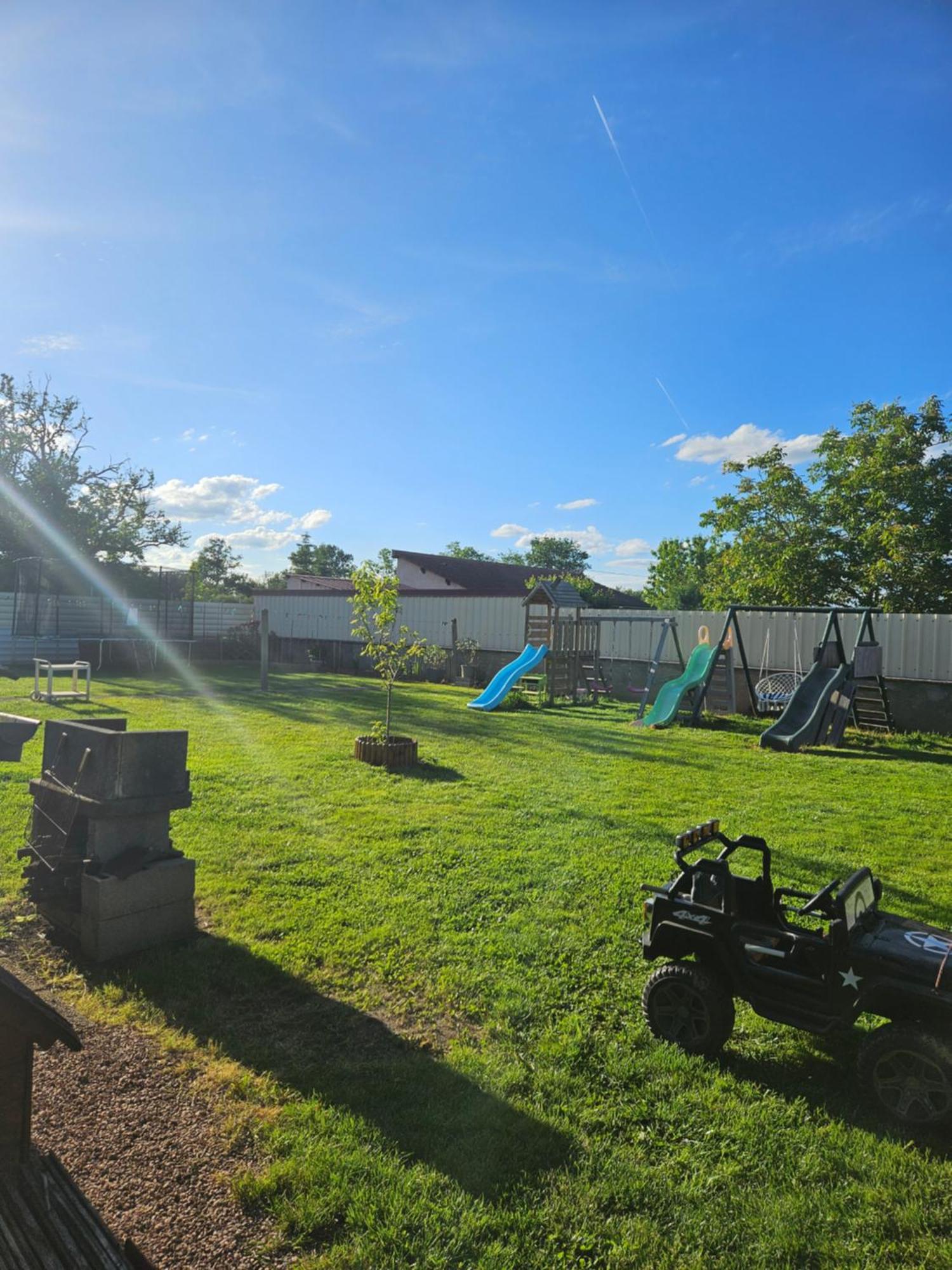 Ferienwohnung La Meute Mars-sur-Allier Exterior foto